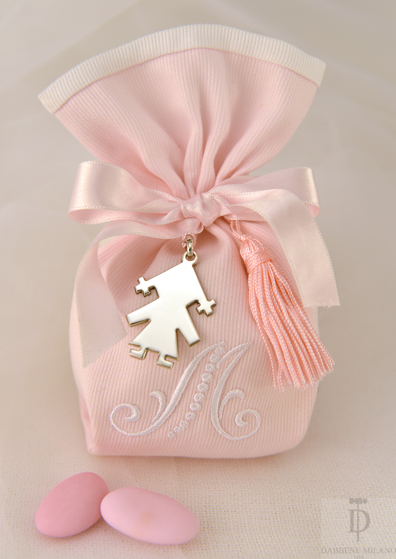 Bomboniera bimba con charm quadrifoglio e confezione rosa