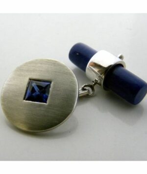 Cufflinks in 18kt white gold, princess cut natural sapphire and lapis disc